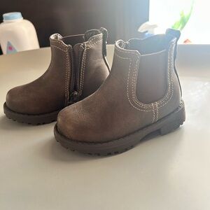 Toddler Brown Chelsea Boots Size 5 – Cute Fall/Winter Boots
